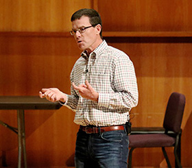 Speaker on workplace diversity