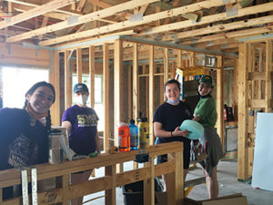 MOVE groups serve Buffalo, Immokalee communities over winter break