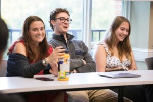 Freeman Fellows gather to encourage international internships