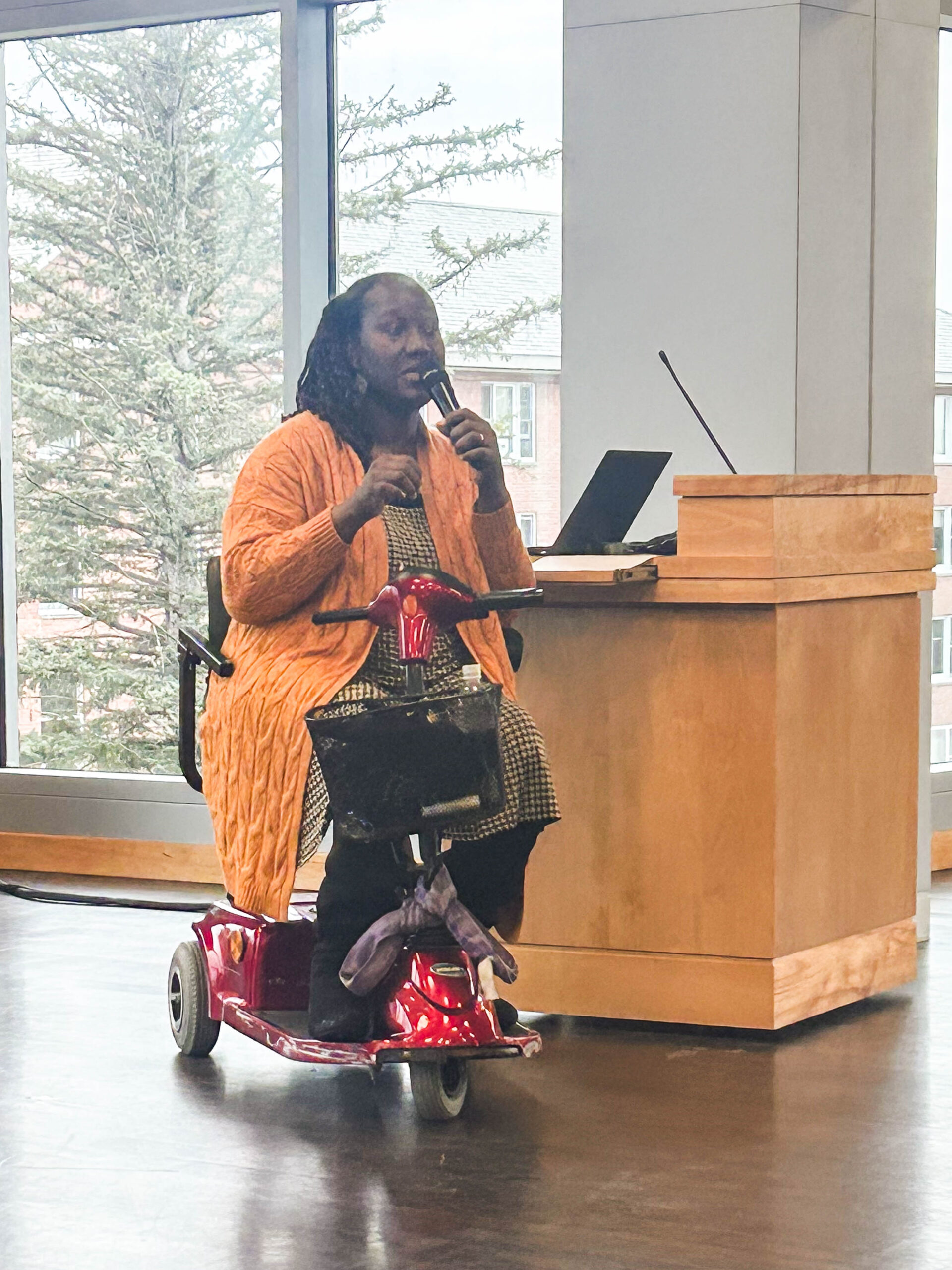 Sefakor G.M.A. Komabu-Pomeyie presents during a DEI Week event sponsored by the Institute for Equity and Justice. (photo by Caitlin Herz '26)