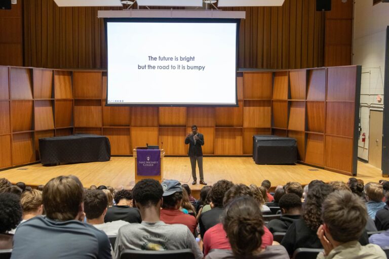 St. Mike’s first-year students start reflecting on AI in their first semesters